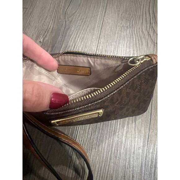 Michael Kors Wristlet - Picture 4 of 7